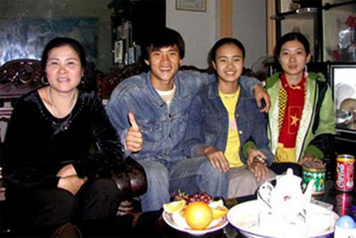 Sao Việt giàu sang cả họ được nhờ: Công Vinh cho chị nửa tỷ làm vốn