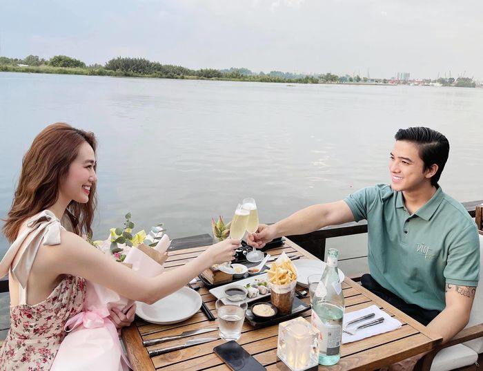 Sao Việt lộ hint ở cùng nhà: Hoàng Thuỳ Linh- Gil Lê công khai giùm đi