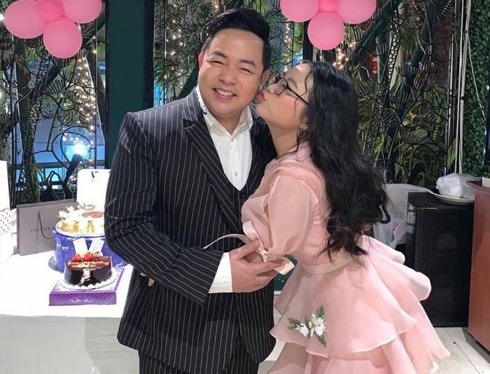 Sao Việt nhận con nuôi: người được mát mặt, người vướng thị phi