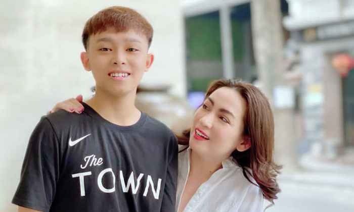 Sao Việt nhận con nuôi: người được mát mặt, người vướng thị phi