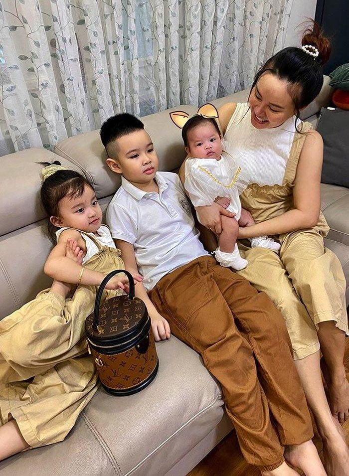 Sao Việt nuôi con mát tay: Con Vy Oanh 2 tháng đã vừa đồ trẻ 6 tháng