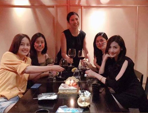 Sao Việt tặng quà xịn sò cho bạn thân: Đoàn Di Băng chưa phải nhất