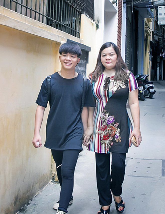 Sao Việt tự hào vì bố mẹ làm lao công: Mẹ không làm thì ai làm?