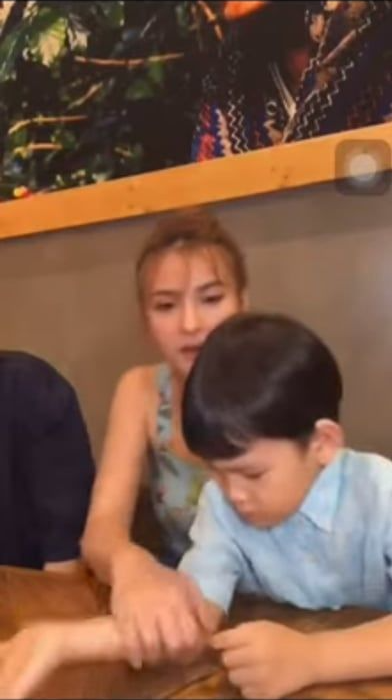 Sự cố livestream nhớ đời của sao Việt: Quyền Linh may hơn Ngọc Trinh