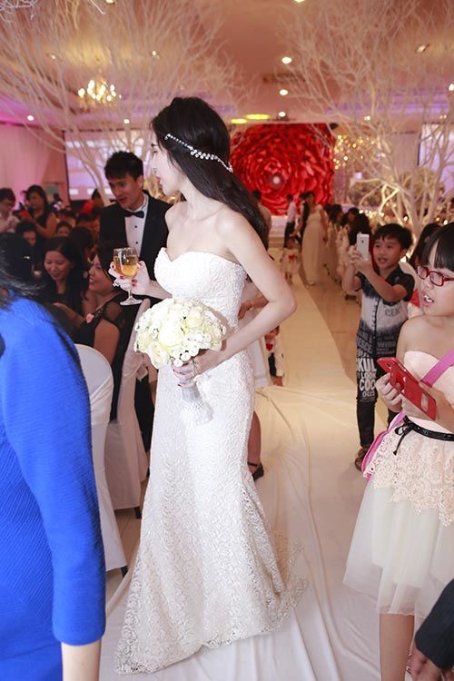 Siêu đám cưới của Thủy Tiên - Công Vinh: 2 tỷ tiền mừng làm từ thiện
