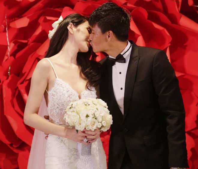 Siêu đám cưới của Thủy Tiên - Công Vinh: 2 tỷ tiền mừng làm từ thiện