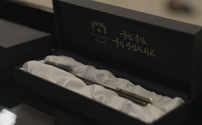 Sức mạnh khủng của hộ chiếu ngoại giao Tổng thống Moon trao cho BTS