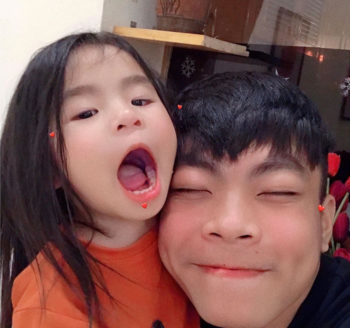 Thánh meme vừa khóc vừa cười gây bão năm nào nay đã vào lớp 1