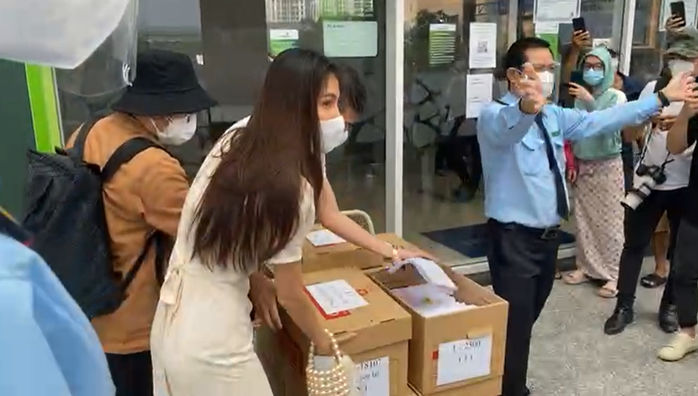 Thủy Tiên sao kê: Ai không hài lòng có thể ra ngân hàng đối chứng