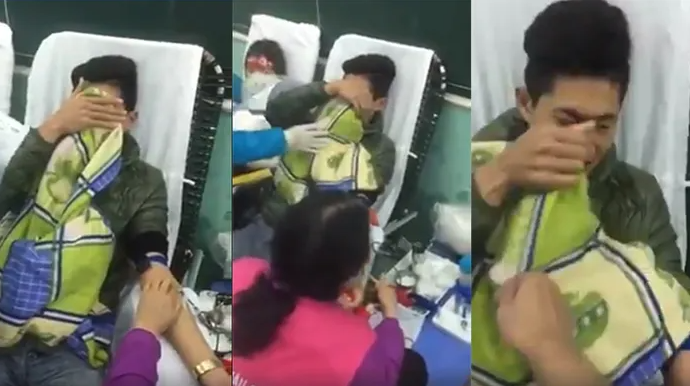Chẳng sợ gì chỉ sợ tiêm, ông chú bấu víu bạn già: Cho tui ôm đi mà