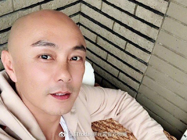 Trương Vệ Kiện quyết định cạo trọc đầu 25 năm: Lí do ẩn sau lời khịa