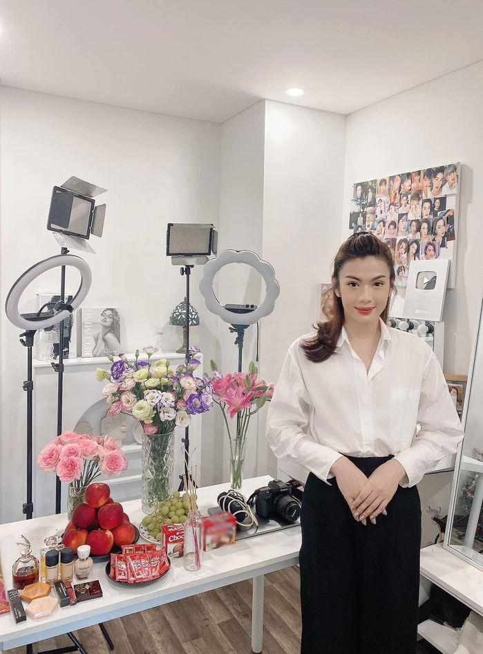 Vbiz trong mùa dịch: Đến ngày đẹp thì cưới, cúng Tổ cũng online
