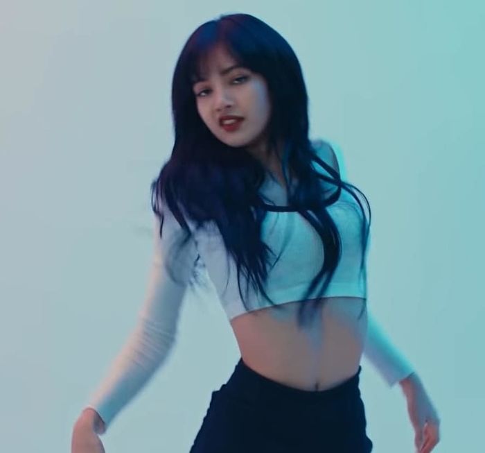 Xem MV xin đừng bấm dừng đột xuất: Đến Lisa, Jennie còn bị dìm