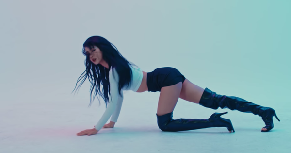 Xem MV xin đừng bấm dừng đột xuất: Đến Lisa, Jennie còn bị dìm