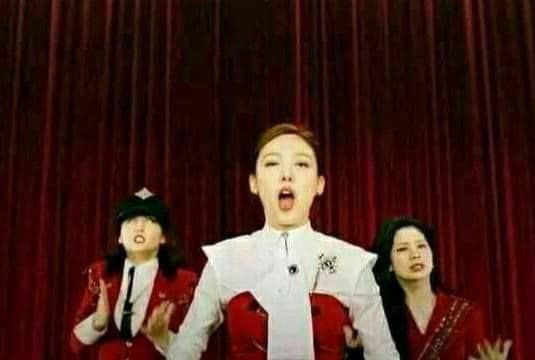 Xem MV xin đừng bấm dừng đột xuất: Đến Lisa, Jennie còn bị dìm