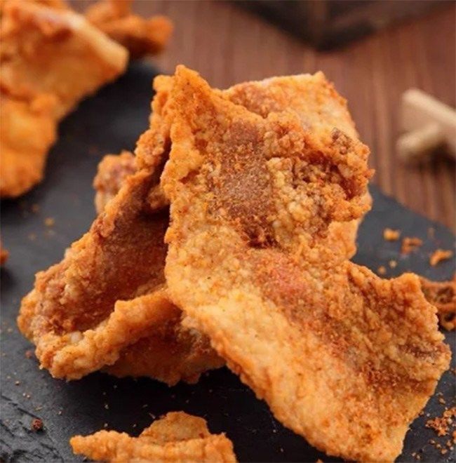 Xưa là món cứu đói, giờ tóp mỡ rim mắm 500k/kg vẫn cháy hàng