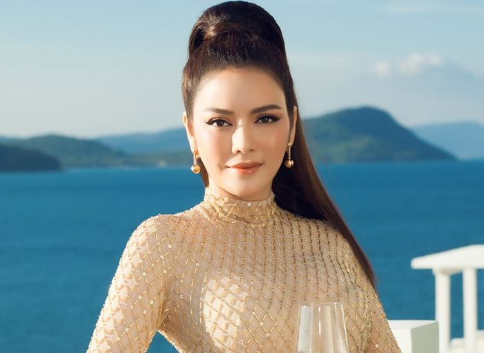 1001 cách xử trí của sao khi bị phốt xài đồ hiệu dỏm: người khoe bill