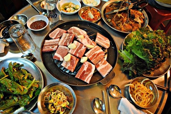 Những nét văn hóa ăn uống kỳ lạ của người Hàn Quốc