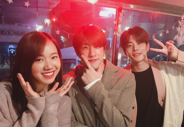 2 bạn trẻ Việt khiến fan Kpop ghen tỵ hết mức: Làm việc với Lisa