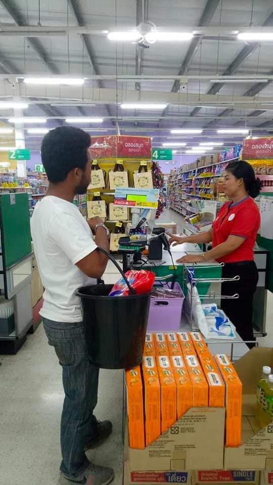 Thái Lan xoá sổ túi nylon người dân cái khó ló cái khôn