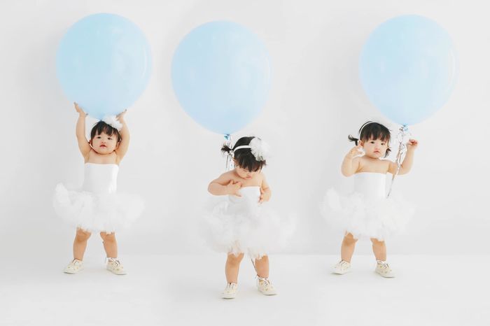 Con gái Đông Nhi diện 7749 kiểu đồ trắng nhưng không hề nhàm chán
