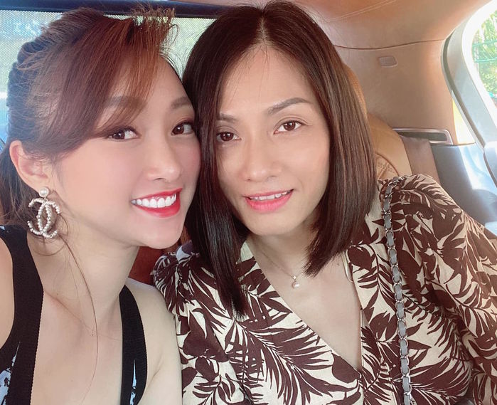 Ấm lòng người mới - người cũ trong Vbiz: không còn điểm để cho