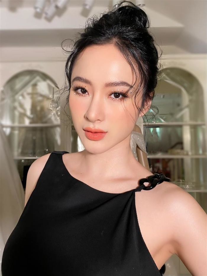 Angela Phương Trinh nhọ nhất Vbiz: nương nhờ cửa Phật vẫn gặp sóng gió