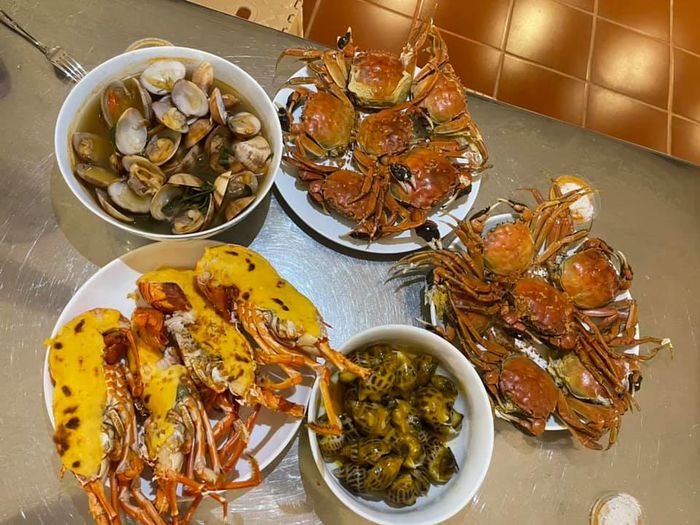 Ảnh hot sao Việt 21/10: Kim Lý làm điều lãng mạn khiến Hà Hồ hạnh phúc