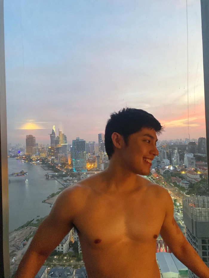 Ảnh hot sao Việt 21/10: Kim Lý làm điều lãng mạn khiến Hà Hồ hạnh phúc