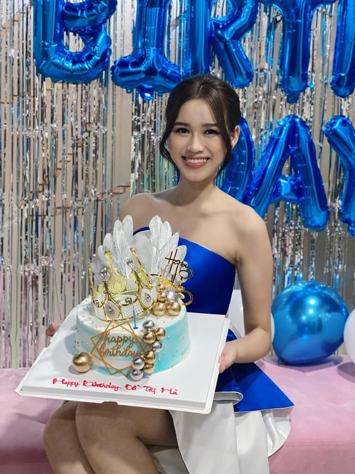 Ảnh hot sao Việt 22/10: Đông Nhi đưa Winnie đi gặp sui gia tương lai