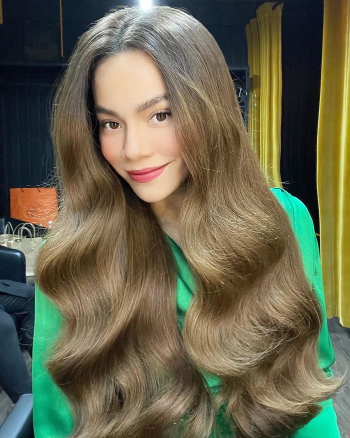 Bà mẹ 3 con Hà Hồ dát cây đồ gần 200 triệu đi dạo cuối tuần