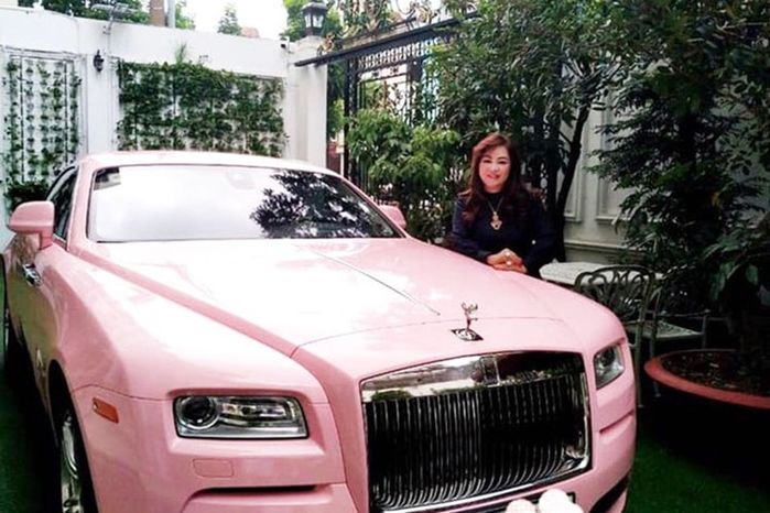 Bà Phương Hằng khoe Rolls-Royce màu hồng còn phán: Có mấy triệu đô à