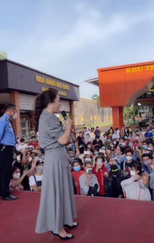 Bà Phương Hằng giao lưu ở Đại Nam: Nhìn chẳng khác gì idol giới trẻ