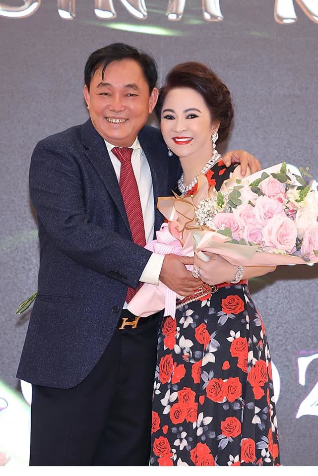 Bà Phương Hằng gửi lời chia buồn khi vợ đầu ông Dũng lò vôi qua đời