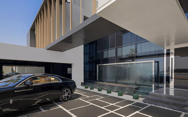 Bán nhà kiểu đại gia Dubai: Mua nhà 700 tỷ tặng kèm 2 siêu xe