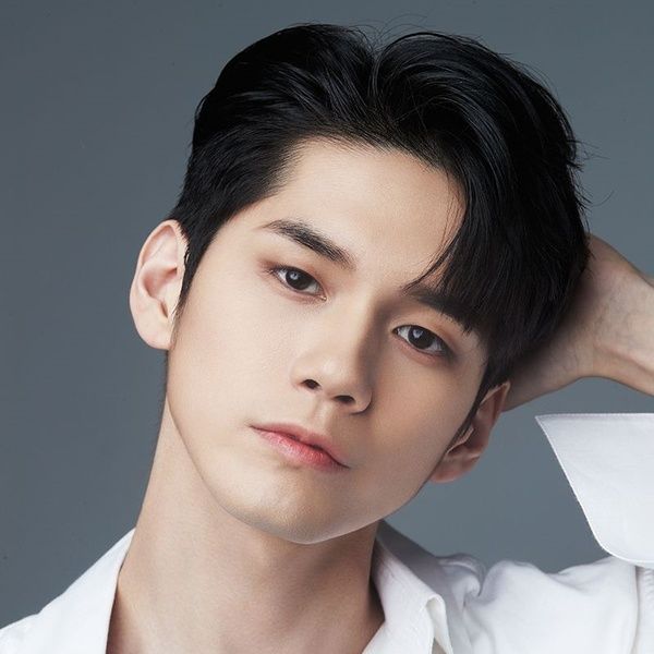 Bất ngờ với loạt thần tượng hàng đầu Hàn Quốc từng làm người mẫu