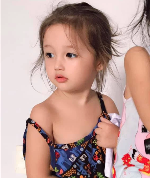 Bé gái lai Mỹ ở Đồng Tháp nổi tiếng vì giống hệt hot girl Xoài Non