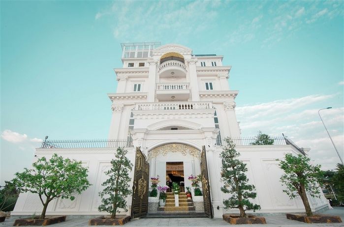 Biệt thự đậm chất châu Âu của sao: người dát vàng, view biển 600 tỷ