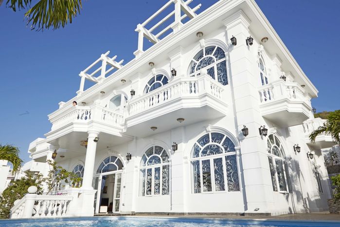 Biệt thự đậm chất châu Âu của sao: người dát vàng, view biển 600 tỷ