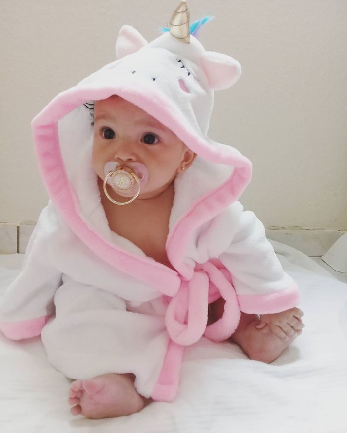 Nói chuyện với con khi còn trong bụng mẹ, bé sinh ra nhìn bố cười toe