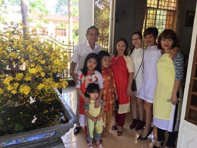 Bố ruột kín tiếng của Trường Giang: Một mình nuôi 5 con thay vợ