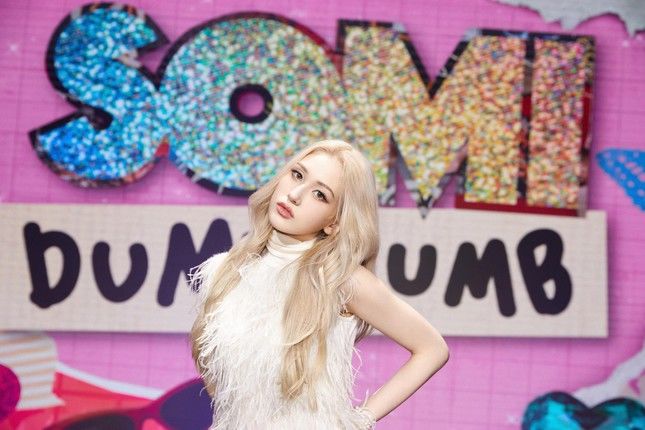 BXH 10 MV solo khuấy đảo YouTube: Lisa và bạn thân thắng lớn