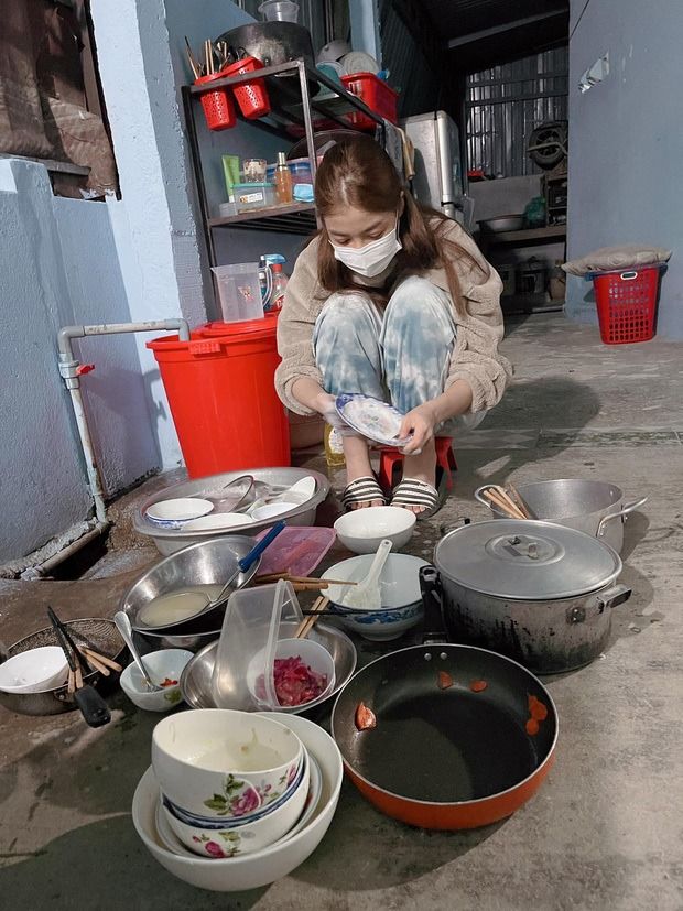Các nàng Hậu ở Vbiz là cá mập còn khi về nhà thì thành cá con