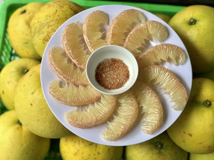 Cách phân biệt quả bưởi có bao nhiêu múi trước khi bổ: Cứ đếm số vạch