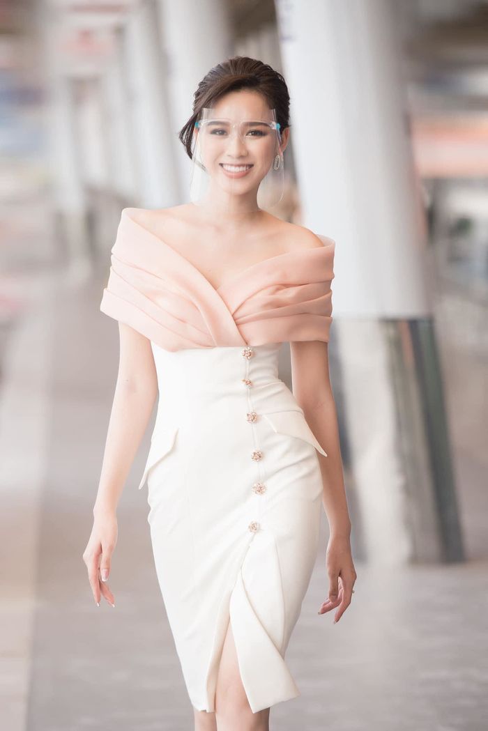 Cận nhan sắc mới toanh của Đỗ Thị Hà: răng đều tăm tắp sau niềng