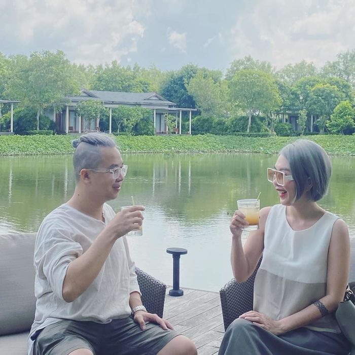 Chồng CEO tặng bà xã 5 căn nhà: Không cho vợ đi làm đã 2 năm vì sợ cực