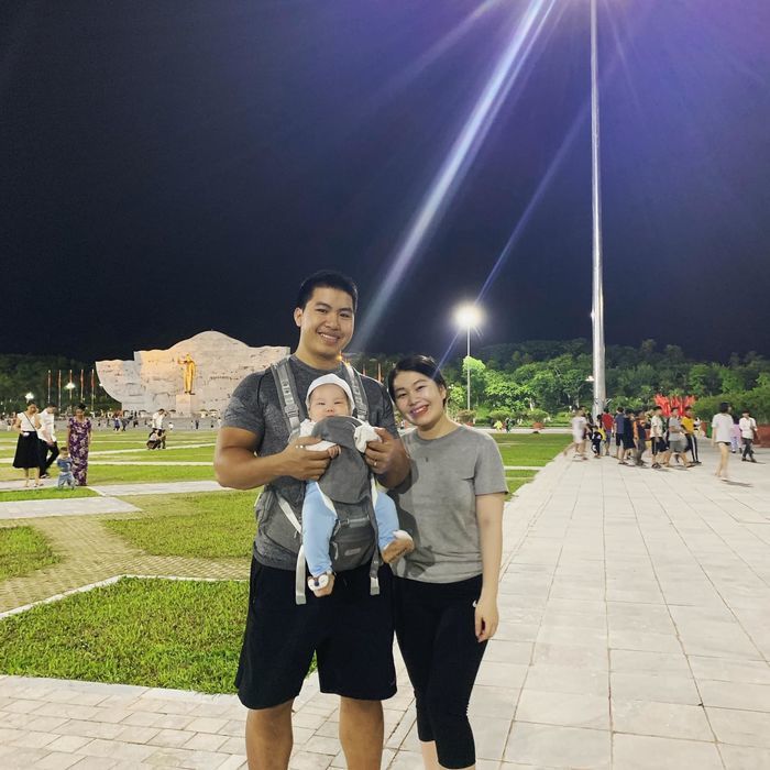 Vì chiếc váy hơn 2 triệu, chồng đi đường quyền với vợ ngay cửa hàng