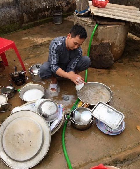 Chồng Việt kiều xung phong rửa 6 mâm chén: cô vợ may mắn nhất là đây