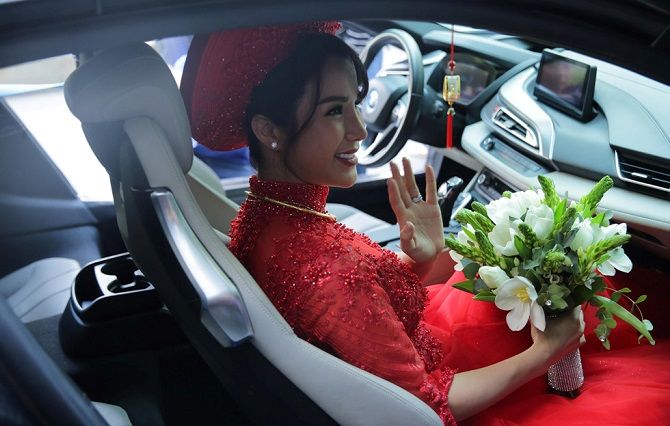 Chuyện tình của Diệp Lâm Anh và chồng thiếu gia: rước dâu bằng cửa phụ