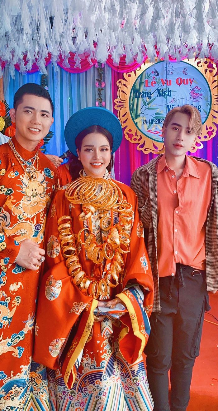 Cô dâu đeo vàng trĩu cổ trong ngày cưới: Lấy chồng đúng là gánh nặng